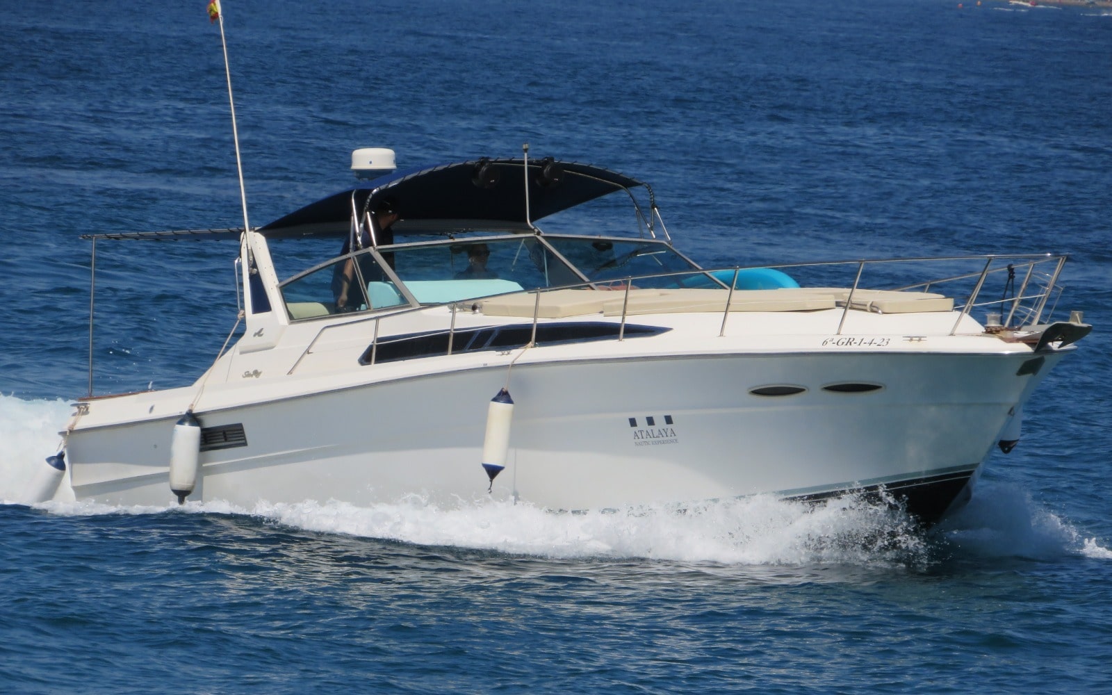 Yate familiar en Marbella, perfecto para escapadas marítimas en familia con todas las comodidades