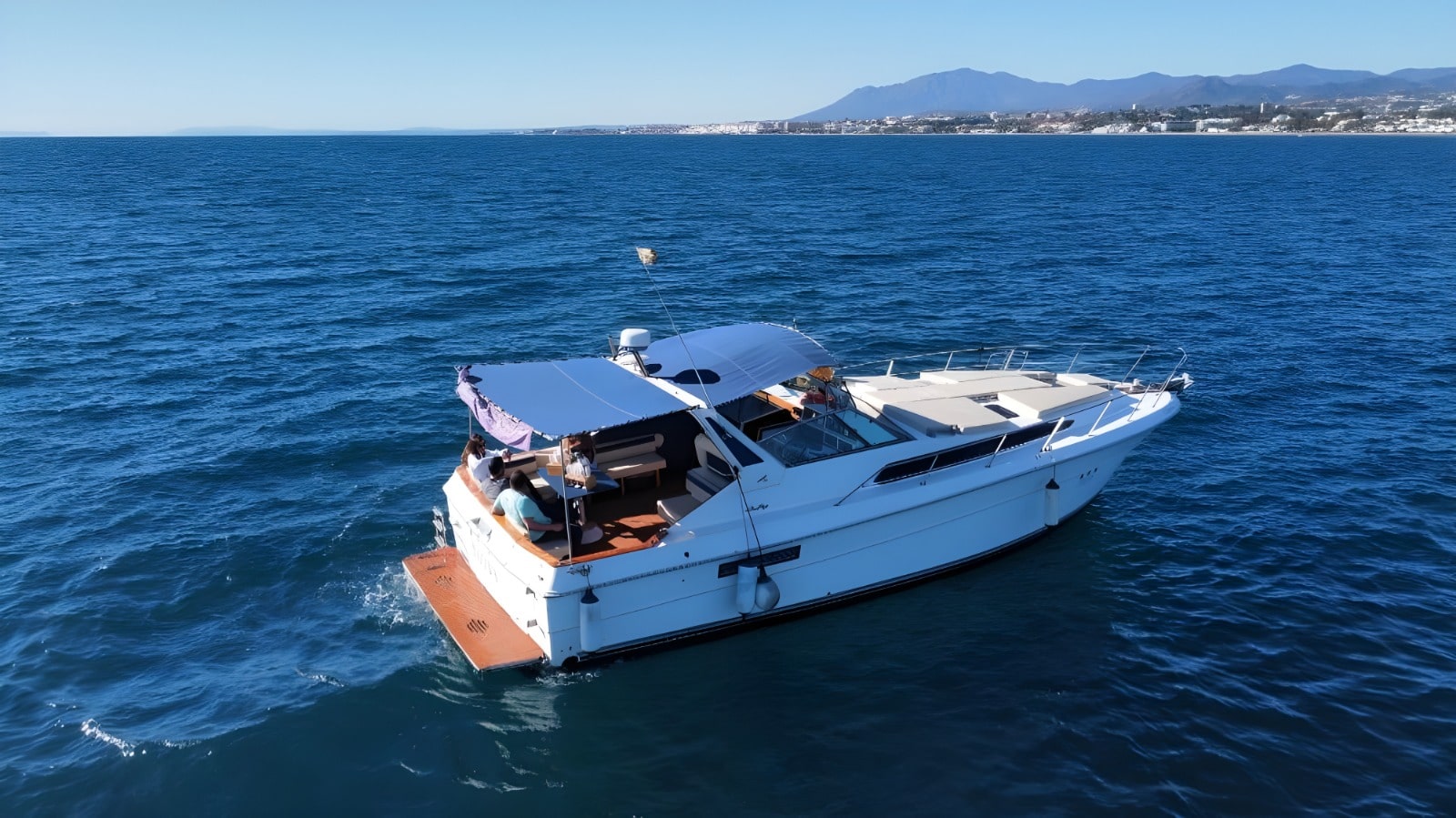 Yate familiar en Marbella, perfecto para escapadas marítimas en familia con todas las comodidades