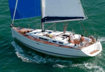 Dufour 455 Grand Large espacioso y confortable, ideal para aventuras marítimas en grupo por Marbella